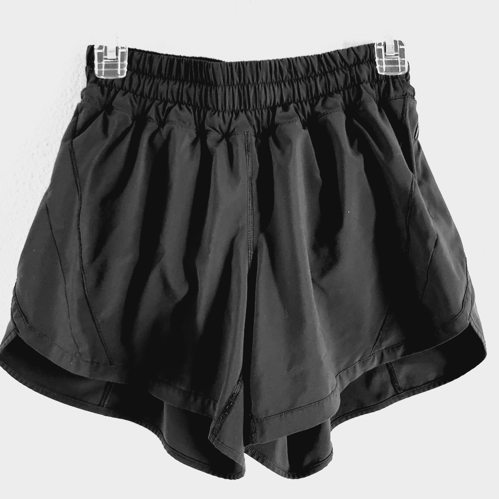 COPY - Womens Lululemon Athletica tracker shorts Size 6. Black.